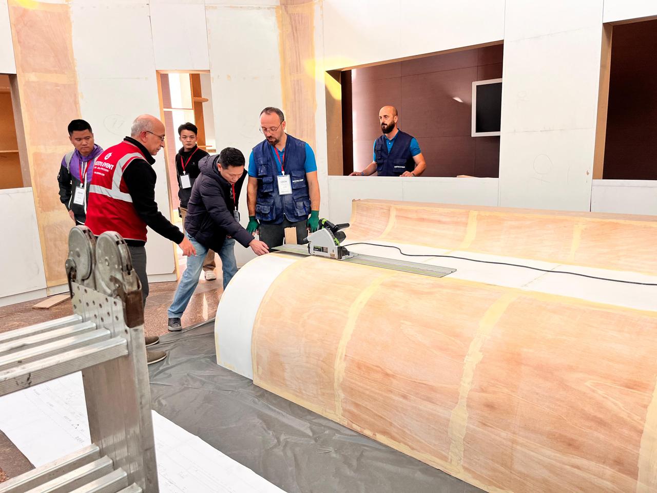 Holzmodul-Produktion in der Werkstatt von Motto Event